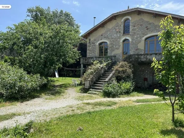 Maison en pierre de 5 pièces principales 