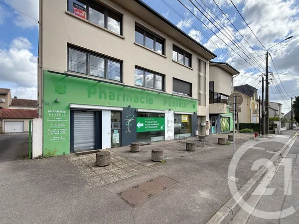 Local commercial 102 m² 