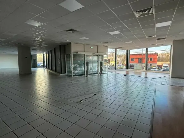 LOCAL COMMERCIAL A LOUER 