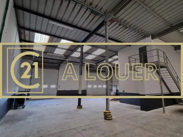 Est de Caen - A LOUER - Locaux d'activités d'environ 890 m² + terrain extérieur 