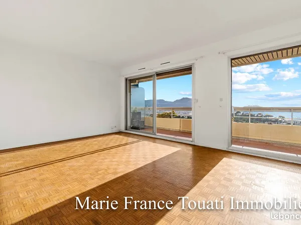 Appartement 2 pièces 77 m² 