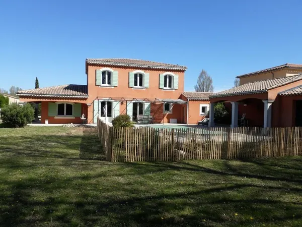 En exclusivité Villa de plus de 135 m2 avec piscine golf de la Valdaine 