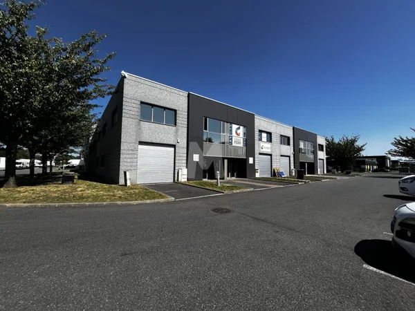 Local d'activité 325 m² 
