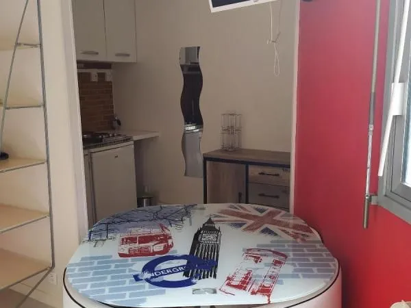 Studio 1 pièce 16 m² 