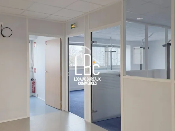 Bureau 131 m² 