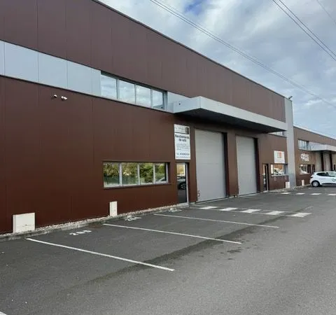 Local d'activité avec bureaux 