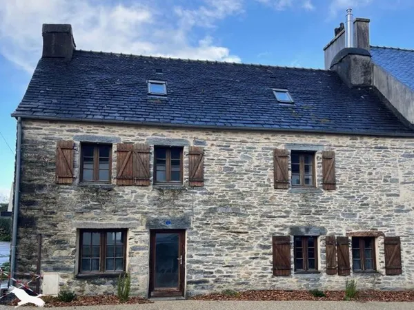 Maison en pierre de 4 pièces principales 