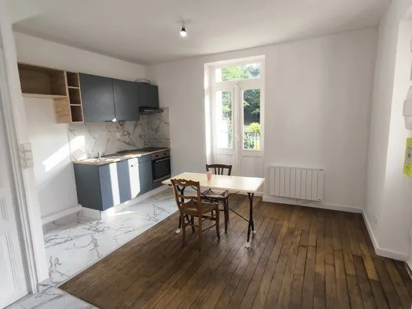 Maison a louer de 130 mètres carré habitable possibilité d'y habiter et d'exercer une profession 