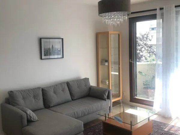 Apparemment 2 pièces 