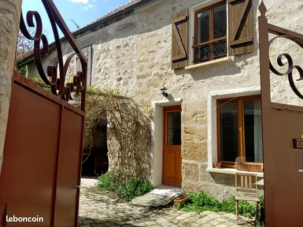 F2 dans corps de ferme au coeur du village 