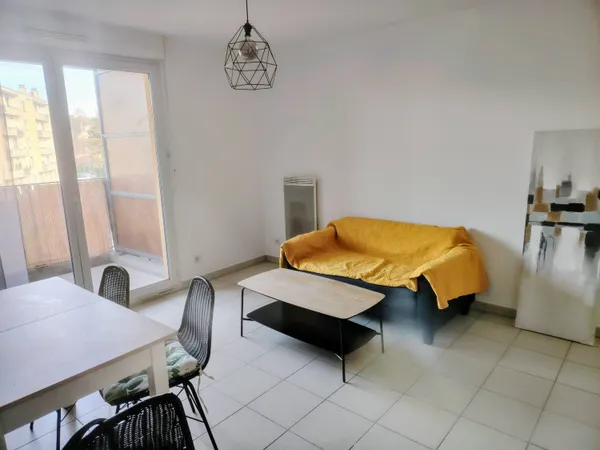 T2 de 2001 en parfait état calme avec balcon 