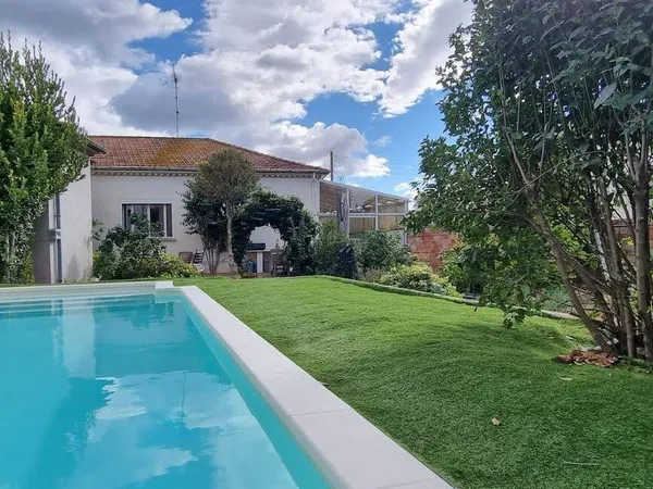 Maison de plain-pied 5 pièces 144 m² 