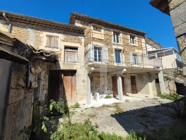 Maison de caractère avec dépendances et terrain attenant à Gr 