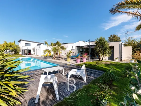NANTES SAUTRON - Maison contemporaine de 5 chambres avec piscine 