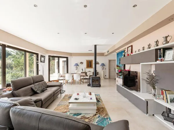 Villa 7 pièces 276 m² 