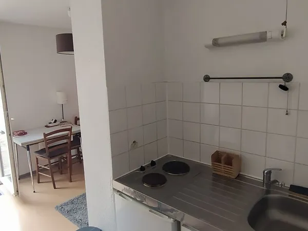 Poitiers Location studio meublé 19 m2 - terrasse 15 m2 et parking privatifs 
