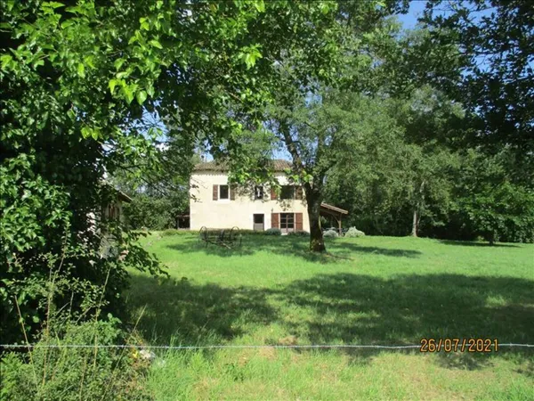 Maison en pierre de 4 pièces principales 