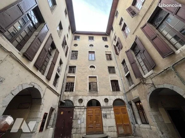 Duplex 8 pièces 260 m² 