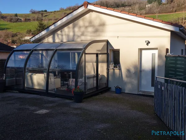 Maison récente avecun mobil-home sur la commune de JOUX 