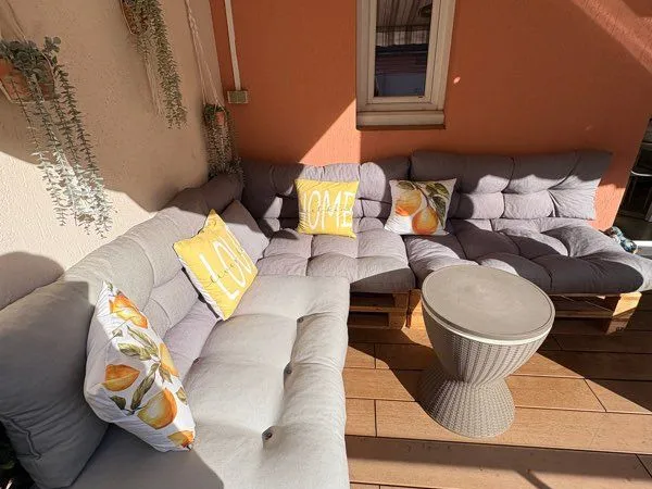 Deux pièces dans résidence avec piscine et grande terrasse 