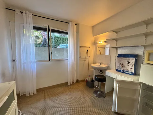Chambre de service 1 pièce 8 m² 