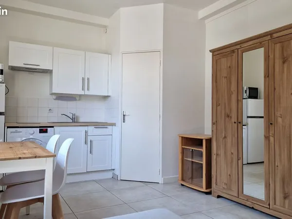 Patis St Lazare 5mn Gare Beau studio lumineux 21m² 