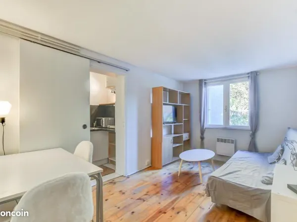 Studio 1 pièce 18 m² 