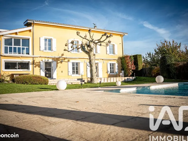 Propriété 6 pièces 332 m² 