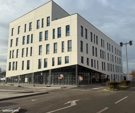 Bureaux 200 m² 