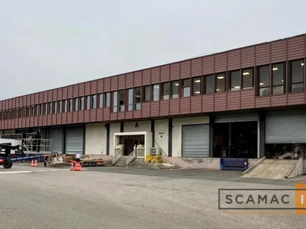 Local d'activités de 1351m² 