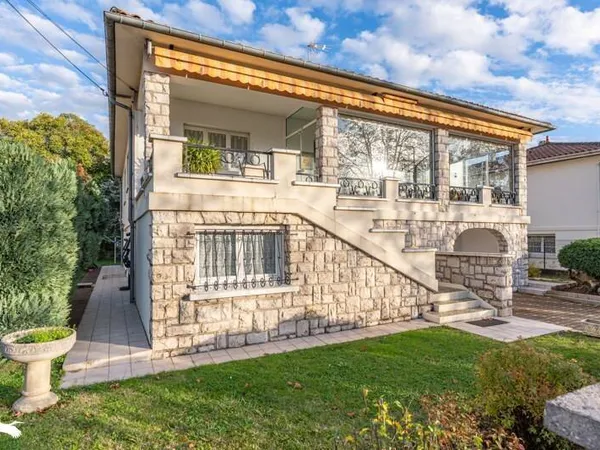 Maison 7 pièces 220 m² 