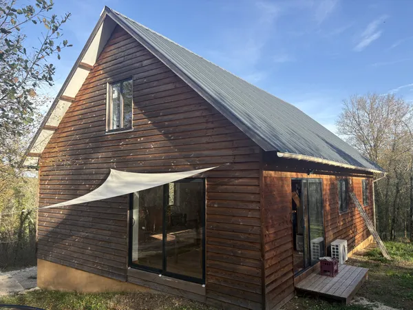 Maison en bois avec annexe 