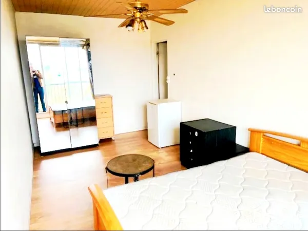 Chambre meublé 15m2 avec balcon, colocation, gare RER C Savigny sur orge 