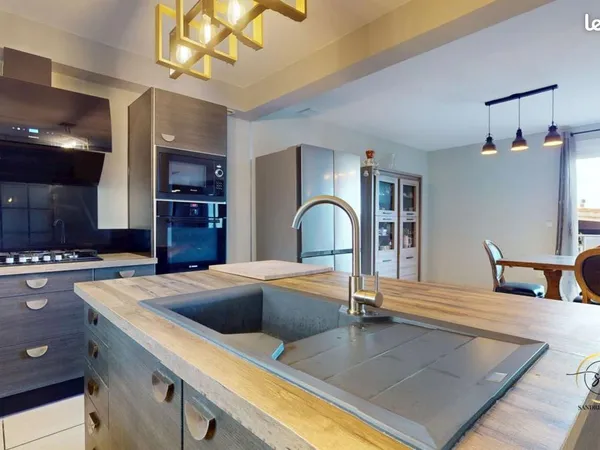 Maison 5 pièces 145 m² 