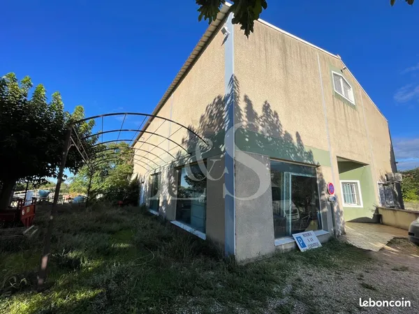 Entrepôt 600 m² Beaumes-de-Venise 