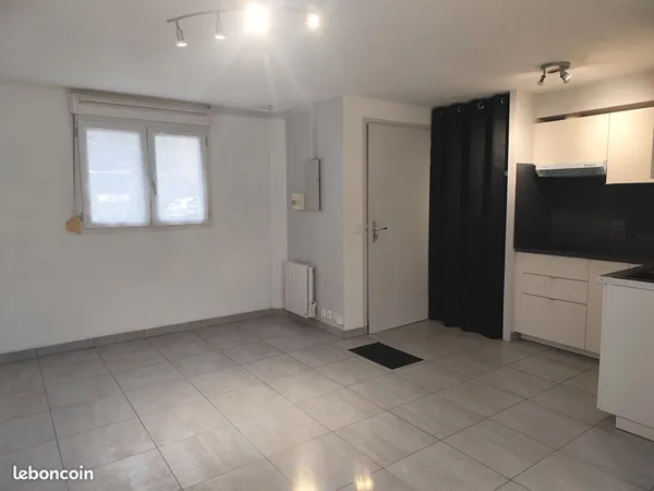 Studio 1 pièce 24 m² 