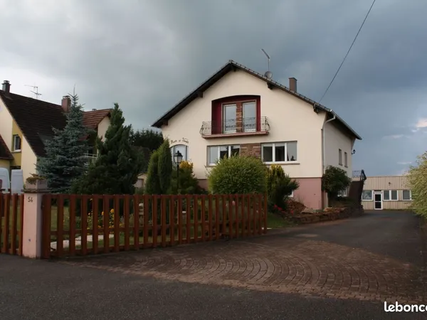 Appartement 92 m² - Garage 22 m² + 2 parkings & jardin 
