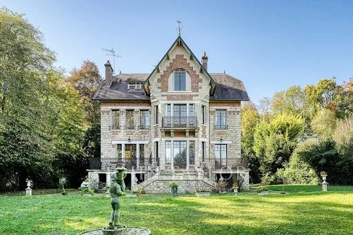 Maison 11 pièces 255 m²