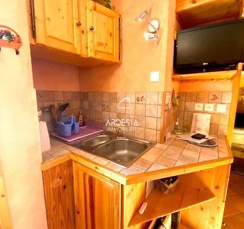Studio 1 pièce 17 m² 