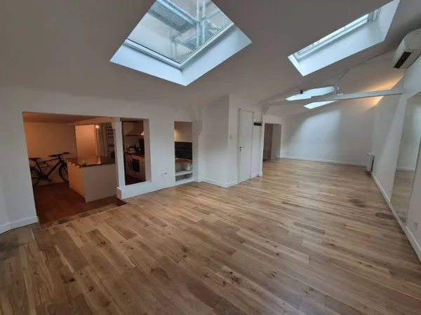 Appartement 1 pièce 75 m² 