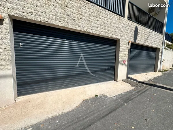 Parking/box 120 m² BALARUC LES BAINS 