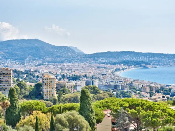 NICE FABRON - APPARTEMENT 4 PIECES DE 166 M² A VENDRE - 145 M² CARREZ - VUE EPOUSTOUFLANTE - 