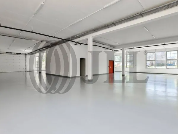 Local d'activité 847 m² 