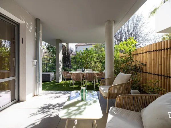 PARENTHESE SECRETE - Appartement T3 de 82m² - Jardin 100m² - 130 