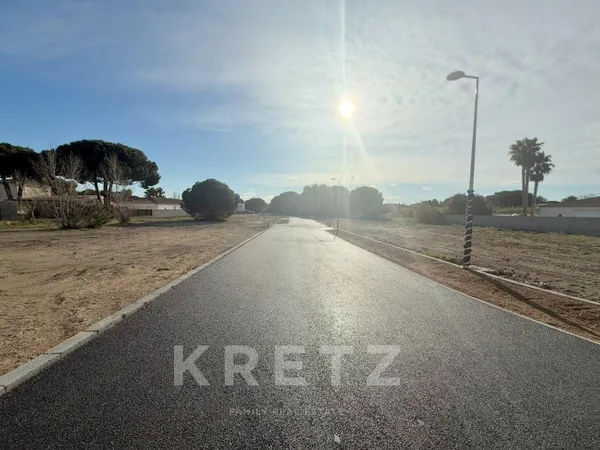 Terrain constructible et viabilisé en bord de mer 
