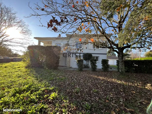 Maison 9 pièces 240 m² 