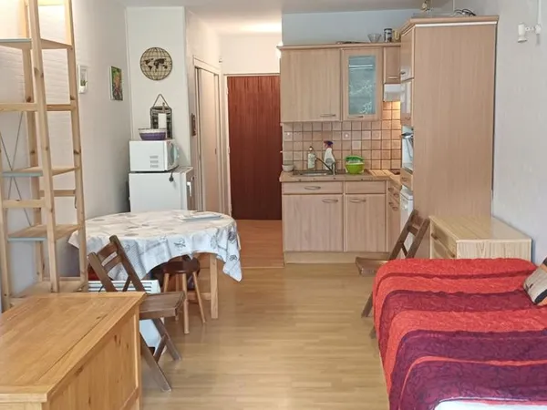Studio 1 pièce 27 m² 