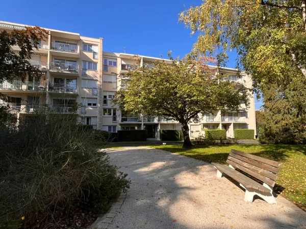 Appartement F3 avec CAVE et PARKING PRIVÉ FERMÉ 