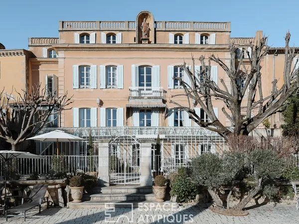 Exceptionnelle Maison Bourgeoise Provençale au coeur du Luberon 