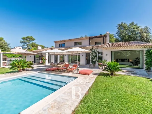 Roquefort-les-Pins - Au calme - A pied des commerces
